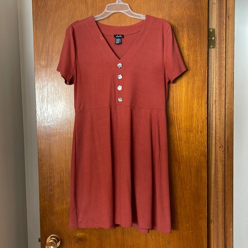 Justify dress